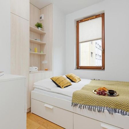 Modern Apartment Near Hilton Warschau Buitenkant foto