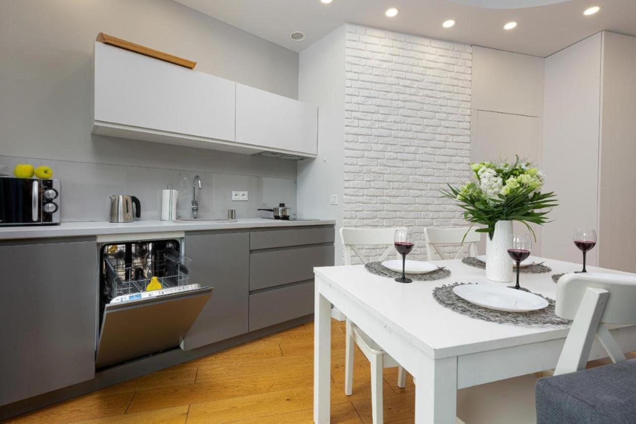 Modern Apartment Near Hilton Warschau Buitenkant foto